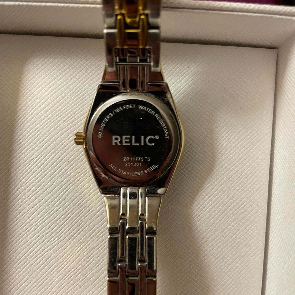 Ladies Relic Watch - Picture 5 of 8